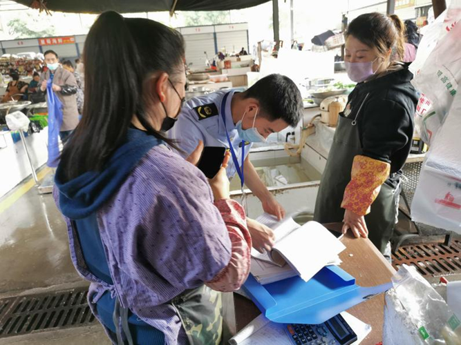 石棉縣開展漁具和水產品銷售市場專項整治檢查